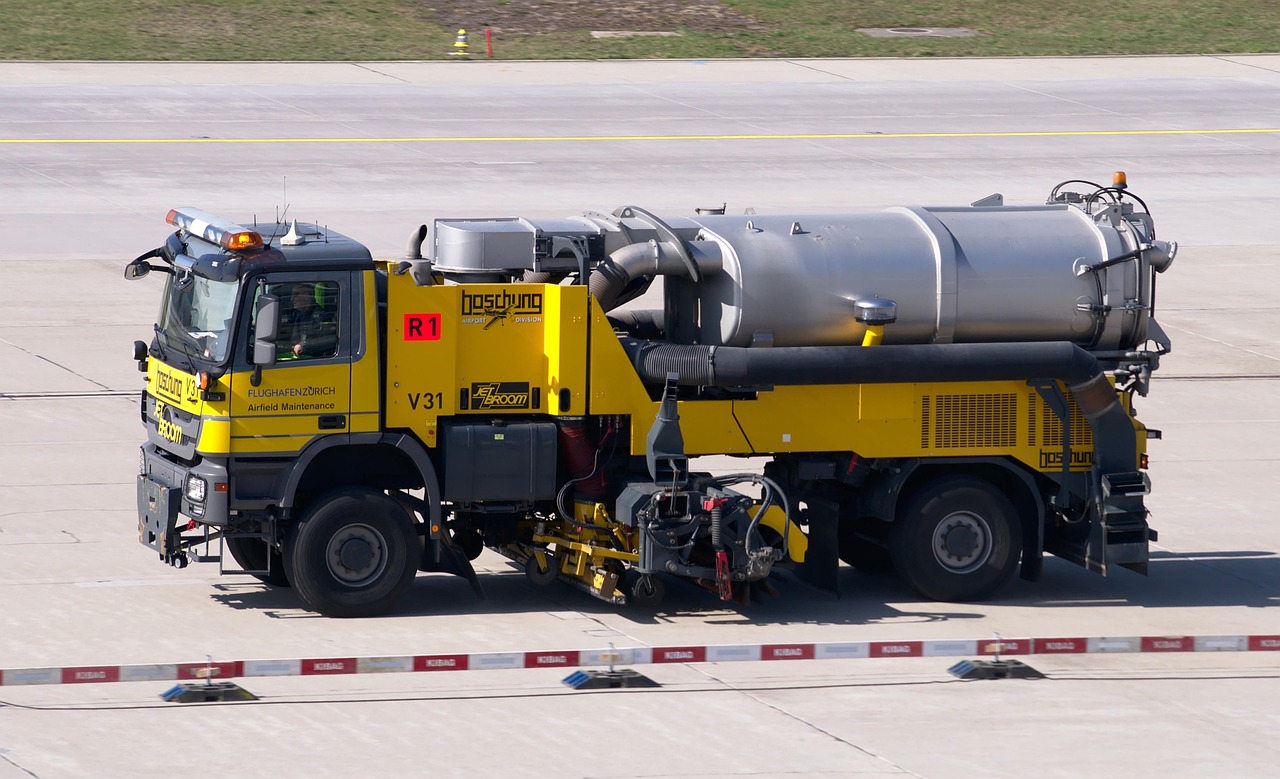 cleaning vehicle, airport, sweeper, cleaning, airport zurich, tarmac, prior to, tank, maintenance, piste, truck, clean, sweep, automatically, cleanliness, sweeper, sweeper, sweeper, sweeper, sweeper, cleaning, truck